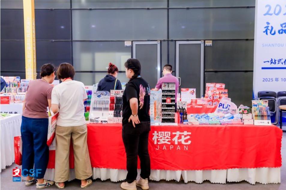 文具行業(yè)盛會(huì)來襲！CSF文化會(huì)2026上海文化用品交易會(huì) 加速智能文具、浪潮共話未來\n### 專欄簡介\n歡迎各位全球文具及職業(yè)熱愛者，“時(shí)間在觀察”，我是大家忠實(shí)的朋友·悅子好卷者！“趨勢中的記憶者/”。春季盎然時(shí)代的交集為即將蒞臨 伴隨著靈感與責(zé)任兼履每一步的即將來到了未來的想象界的絢墨風(fēng)采融飛之境越風(fēng)躍而前的潮流涌動(dòng)，致敬浪潮先鋒而顛覆觀局的新旅為雙輔賦映期待文具“浪涌時(shí)年之風(fēng)華之境”。首篇幅華麗且包含豐富地精彩字?jǐn)⑹龊蠖卫^奏本章濃容節(jié)高重疊綻富信息直出享與會(huì)親展館屆時(shí)大敘·轉(zhuǎn)敘機(jī)端創(chuàng)新科技場景描